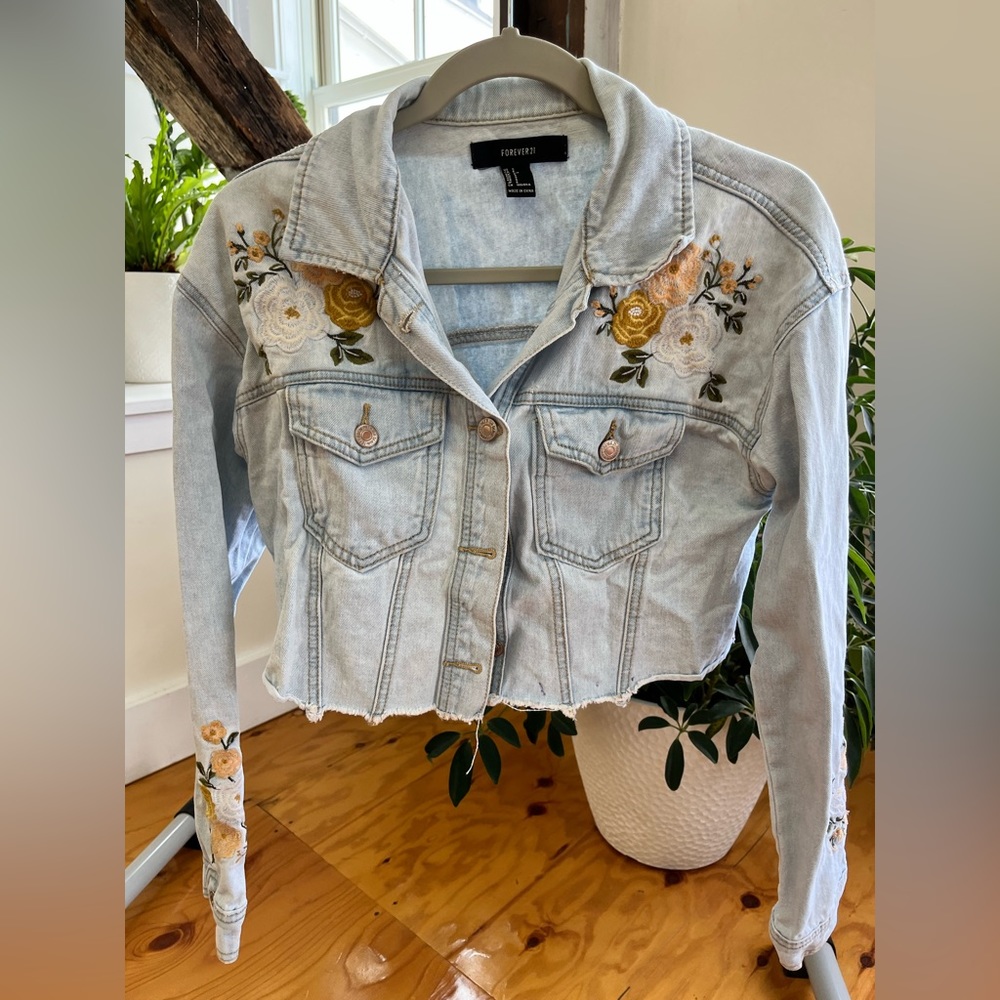 Forever 21 cropped denim jacket with embroidery
